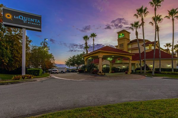 La Quinta Inn Suites by Wyndham Orlando Airport Orlando Florida — Property