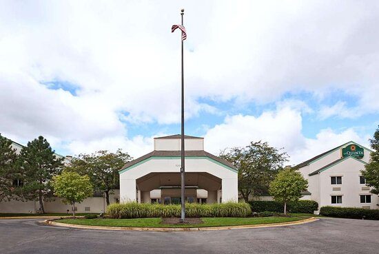 La Quinta Inn Suites by Wyndham Overland Park — Property