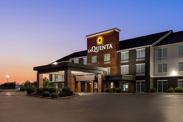 La Quinta Inn Suites By Wyndham Oxford Anniston — Property