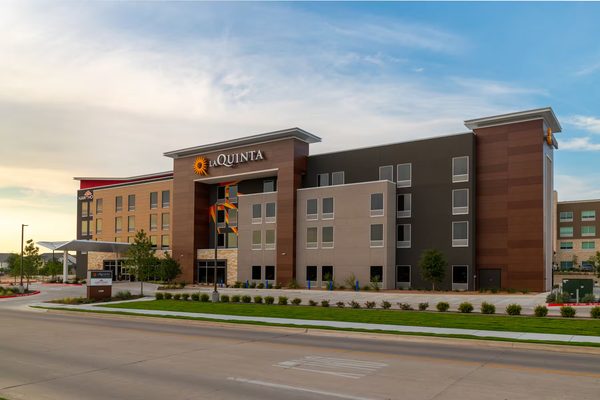 La Quinta Inn Suites By Wyndham Pflugerville — Property
