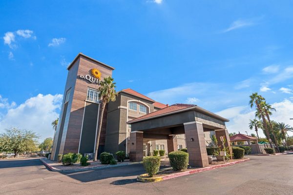 La Quinta Inn Suites by Wyndham Phoenix Scottsdale Scottsdale Arizona — Property