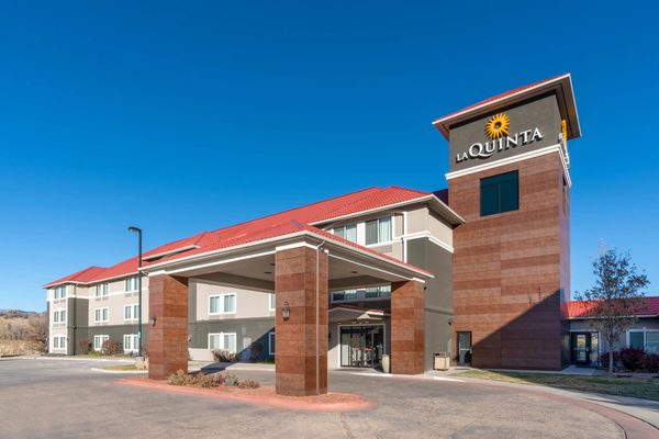 La Quinta Inn Suites by Wyndham Rifle — Property