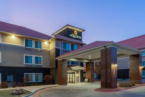 La Quinta Inn Suites by Wyndham Rifle — Property