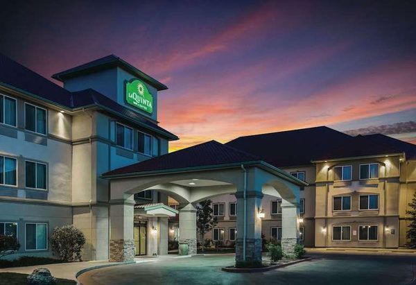La Quinta Inn Suites by Wyndham Rifle — Property