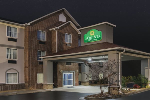 La Quinta Inn Suites by Wyndham Rome — Property