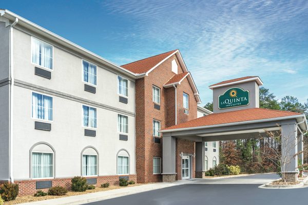 La Quinta Inn Suites by Wyndham Rome — Property