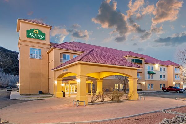 La Quinta Inn Suites by Wyndham Ruidoso Downs — Property