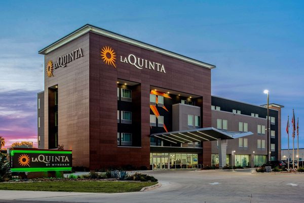 La Quinta Inn Suites by Wyndham San Antonio Alamo City — Property