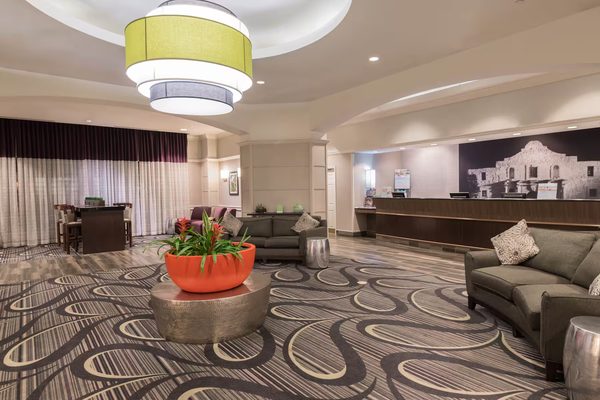 La Quinta Inn Suites by Wyndham San Antonio Riverwalk — Property