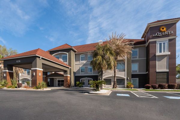 La Quinta Inn Suites by Wyndham Savannah Airport Pooler — Property