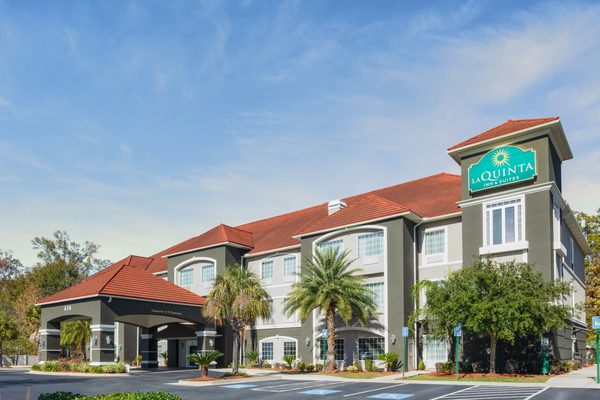 La Quinta Inn Suites by Wyndham Savannah Airport Pooler — Property