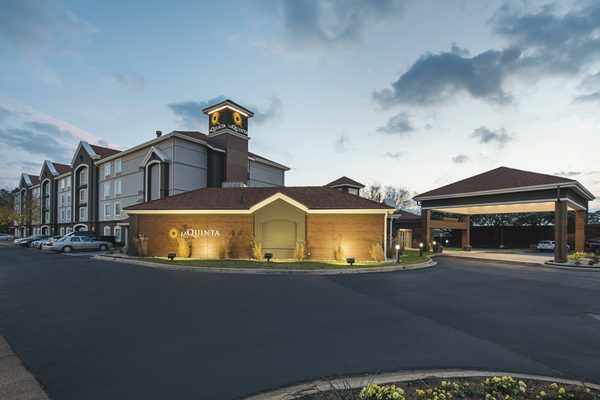 La Quinta Inn Suites by Wyndham Shreveport Airport — Property