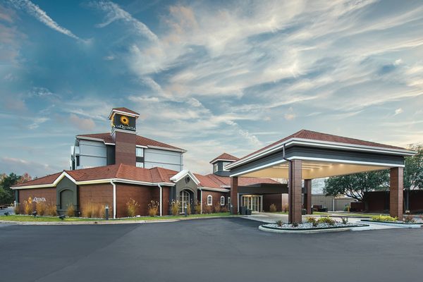 La Quinta Inn Suites by Wyndham Shreveport Airport — Property