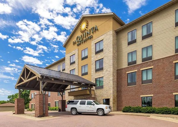 La Quinta Inn Suites by Wyndham Sioux Falls Sioux Falls South Dakota — Property