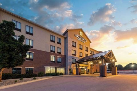 La Quinta Inn Suites by Wyndham Sioux Falls Sioux Falls South Dakota — Property