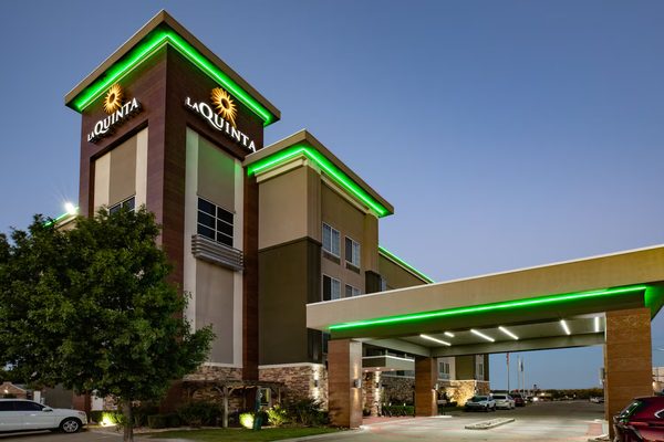 La Quinta Inn Suites by Wyndham Tulsa Catoosa Route 66 — Property