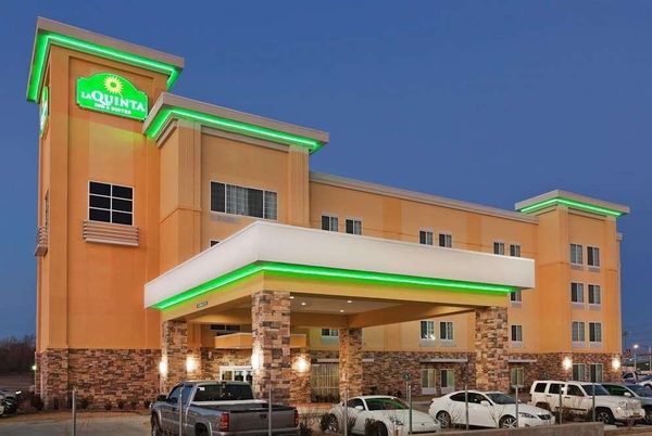 La Quinta Inn Suites by Wyndham Tulsa Catoosa Route 66 — Property