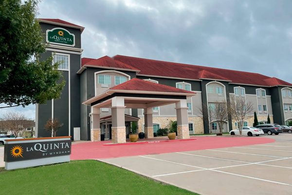La Quinta Inn Suites by Wyndham Waxahachie — Property