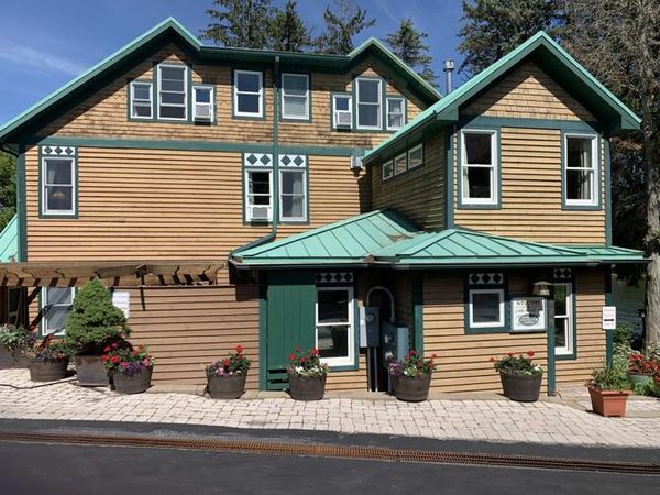 Lake Pointe Inn — Property