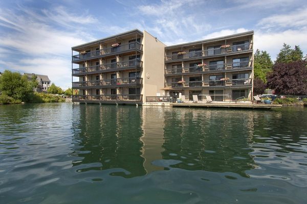 Lakeshore Inn — Property
