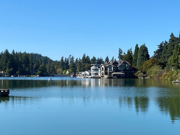 Lakeshore Inn — Property