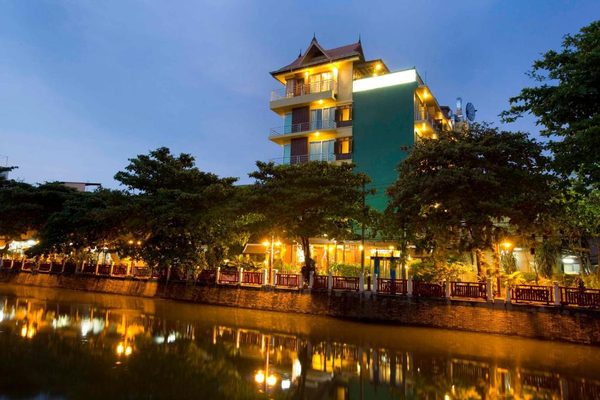Lamphu House — Property