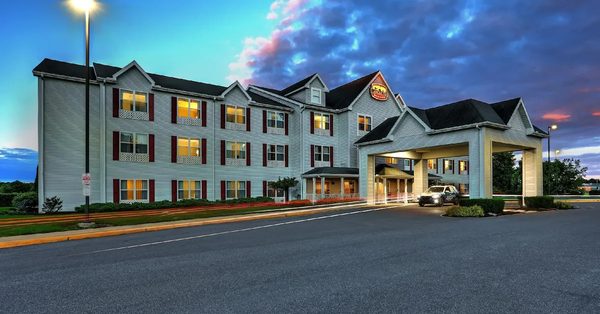 Lancaster Inn and Suites — Property