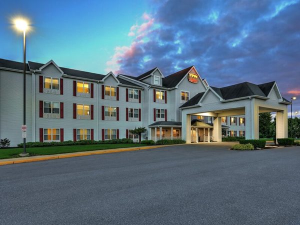 Lancaster Inn and Suites — Property