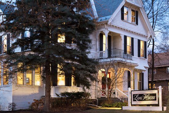 Lang House on Main Street Bed and Breakfast — Property