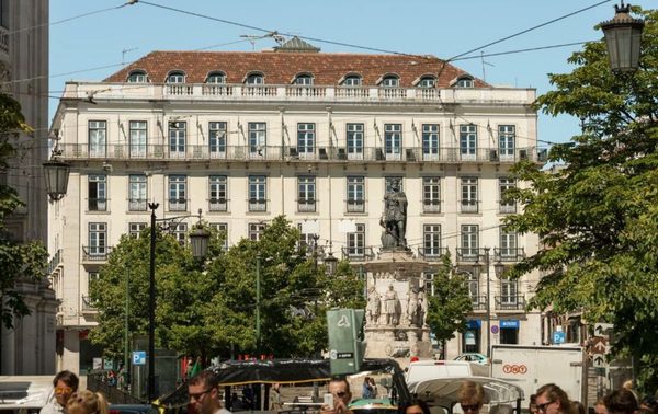 Le Consulat — Property