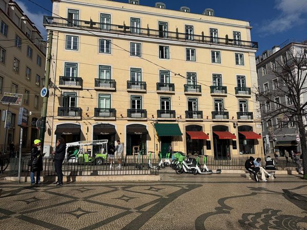 Le Consulat — Property