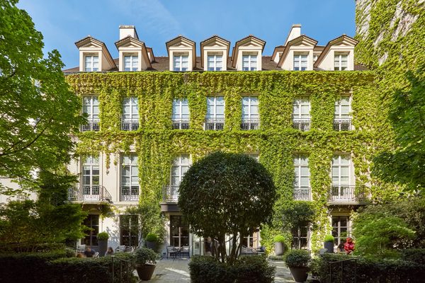 Le Pavillon De La Reine — Property