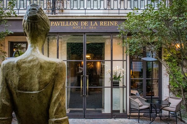 Le Pavillon De La Reine — Property