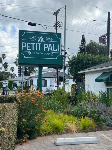 Le Petit Pali Brentwood Los Angeles California — Property
