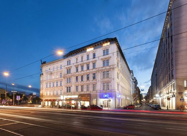 Living Hotel an der Oper — Property