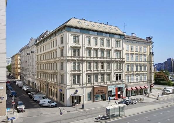 Living Hotel an der Oper — Property
