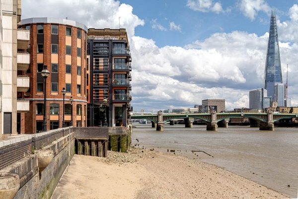 Locke at Broken Wharf Millennium Bridge — Property