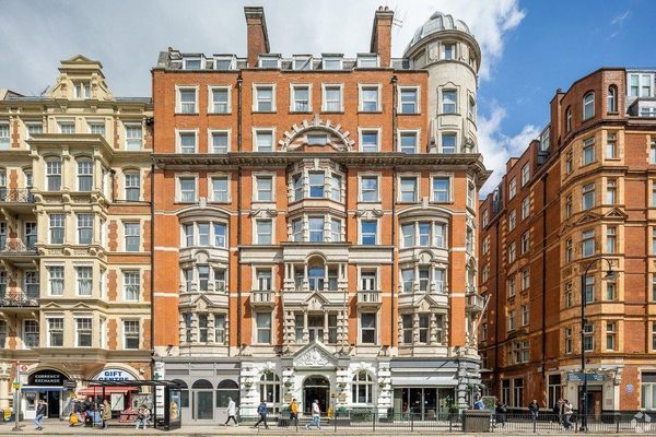 London Bloomsbury Square Hotel — Property
