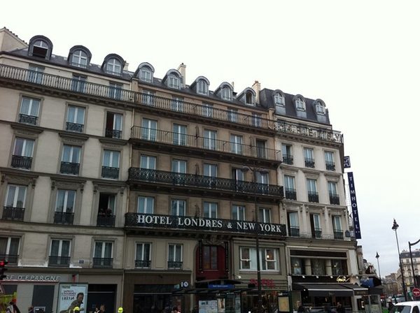 Londres et New York Hotel — Property