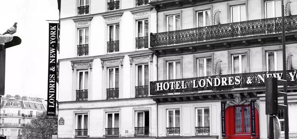 Londres et New York Hotel — Property