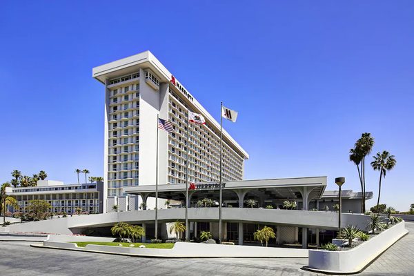 Los Angeles Airport Marriott Los Angeles California — Property