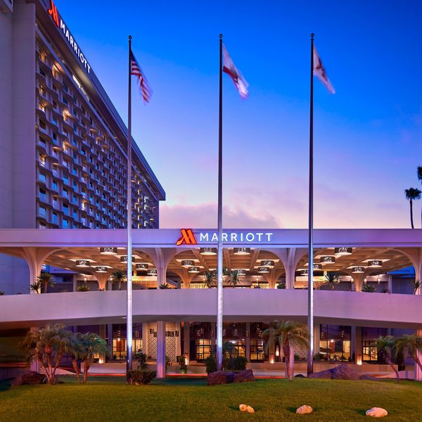 Los Angeles Airport Marriott Los Angeles California — Property