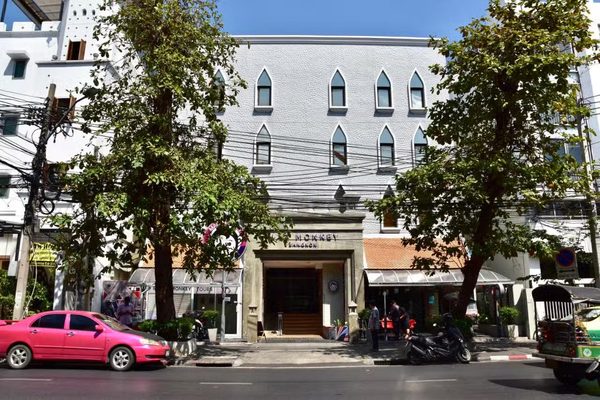 Mad Monkey Bangkok — Property