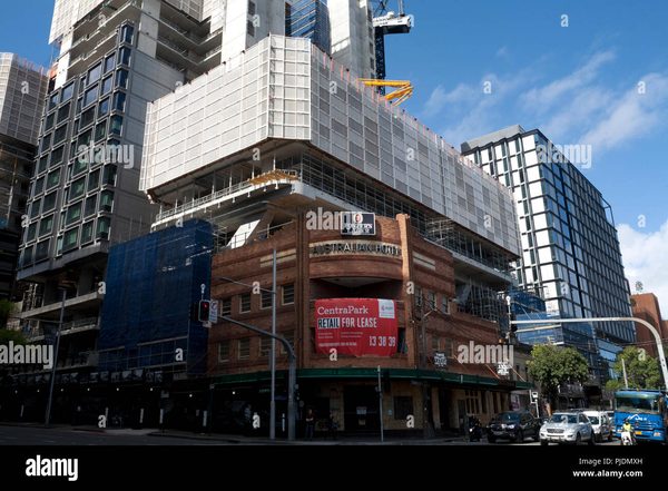 Mad Monkey Broadway — Property