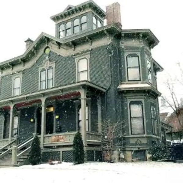 Made INN Vermont an Urban Chic Boutique Bed and Breakfast — Property