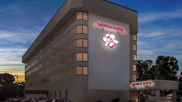 Magnolia Hotel BW Signature Collection — Property