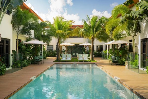 Maison Felix Miami Beach Florida — Property