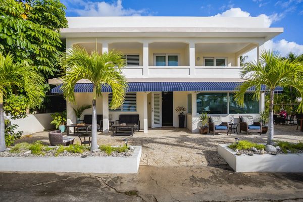 Malecon House — Property
