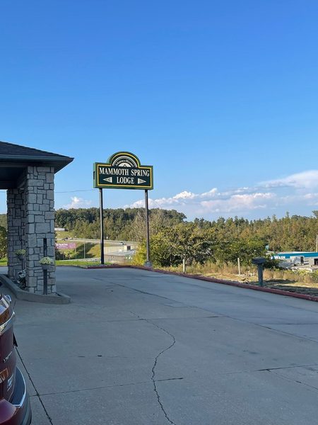 Mammoth Spring Lodge Motel — Property
