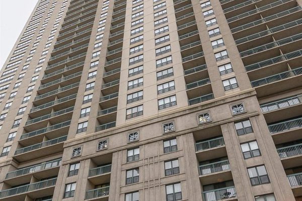 Manilow Suites at One West Superior Chicago Illinois — Property